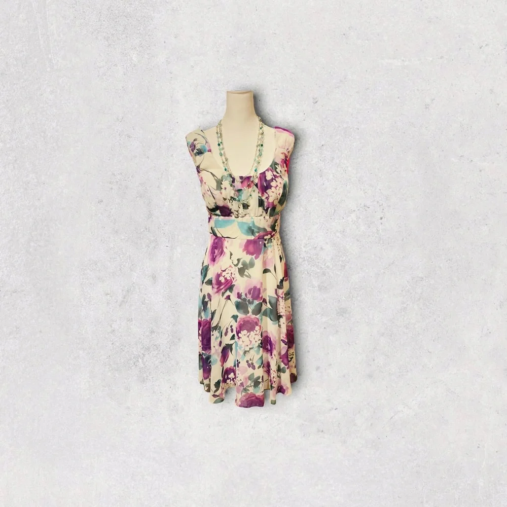 Pretty, fun & flirty dress - Picture 3 of 8